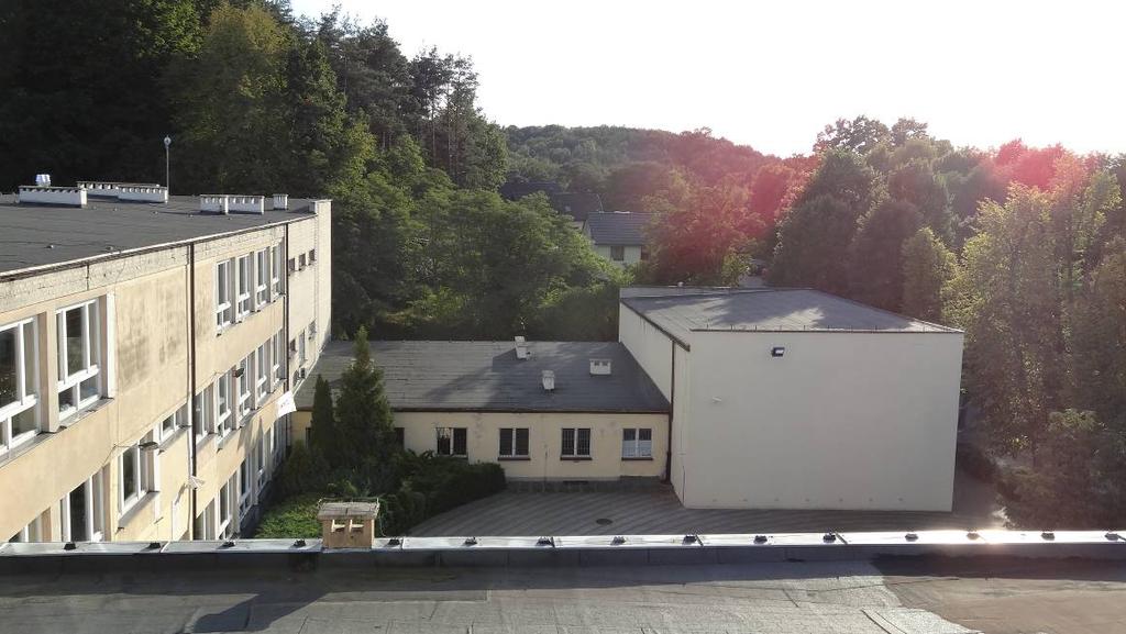 5 Widok na dach łącznika i sali gimnastycznej (poza