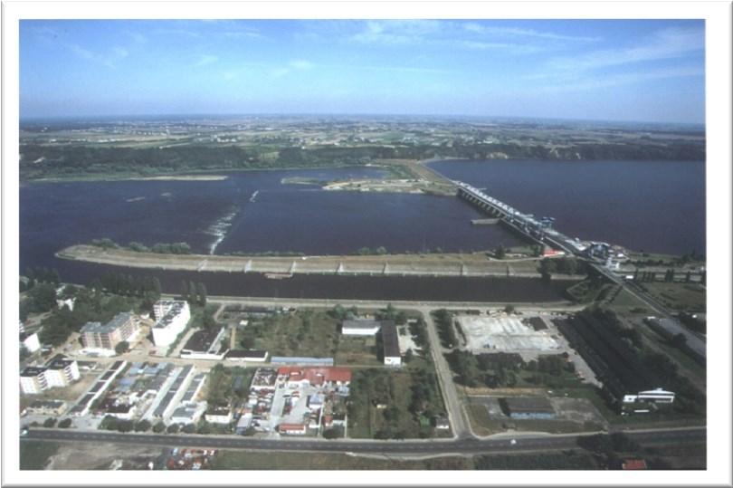 : do 15 m Kod JCW: RW 20000275999 Zbiornik Włocławek powstał w wyniki przegrodzenia Wisły na 675 km biegu rzeki.