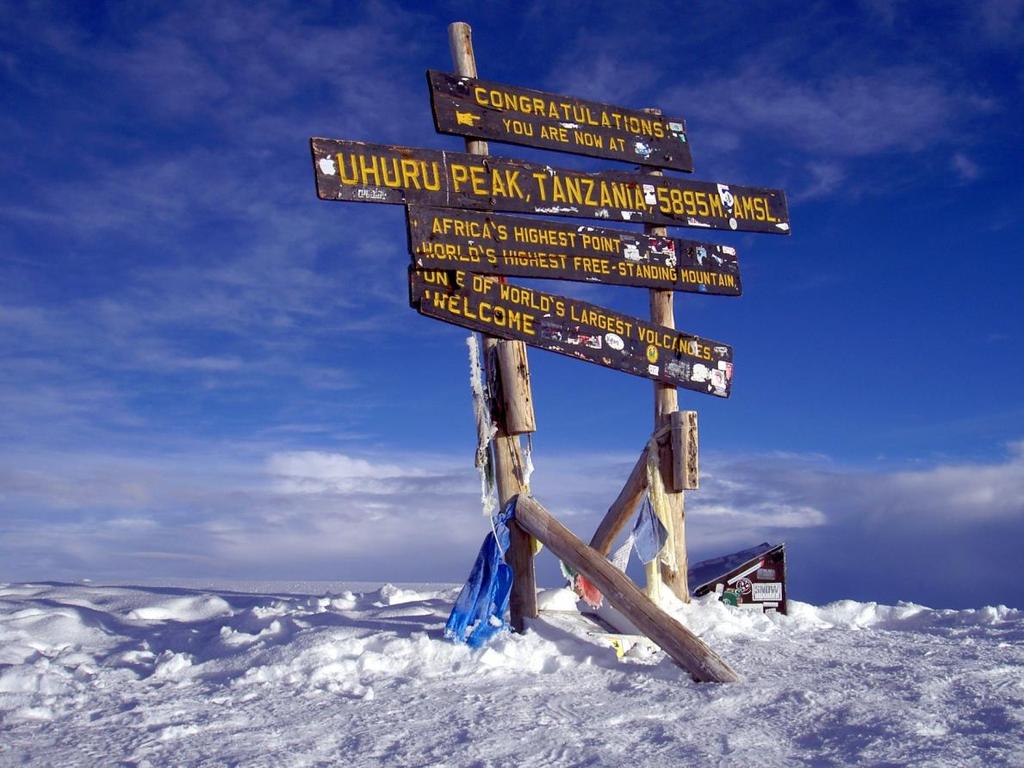 Dzień 8: Barrafu Camp (4550 m),uhuru Peak (5895 m),mweka Camp (3100m). O 1 w nocy zaczynamy podchodzić na szczyt.