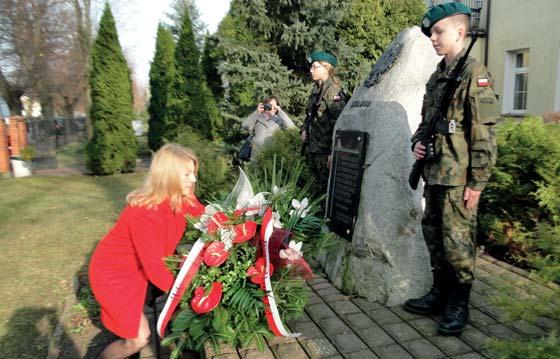 Była niezwykła i wzruszająca głównie za sprawą uczniów prezentujących program artystyczny, przygotowany pod kierunkiem nauczycielki języka polskiego Bożeny Wesołowskiej.