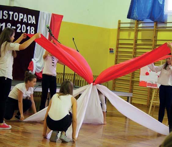 Polskę niepodległości. I jak sama nazwa wskazuje w programie dominowały pieśni i piosenki patriotyczne w wykonaniu uczniów.