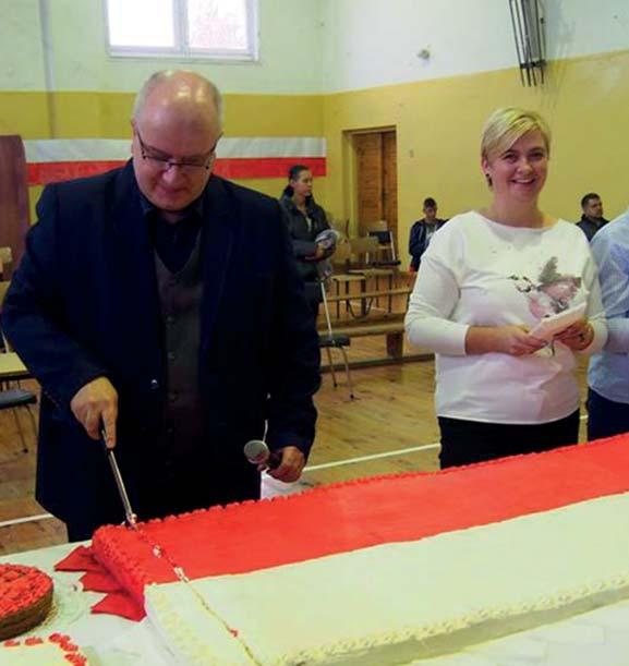 Świętowanie odzyskania przez Polskę niepodległości poprzedzone zostało sadzeniem dębów pamięci.