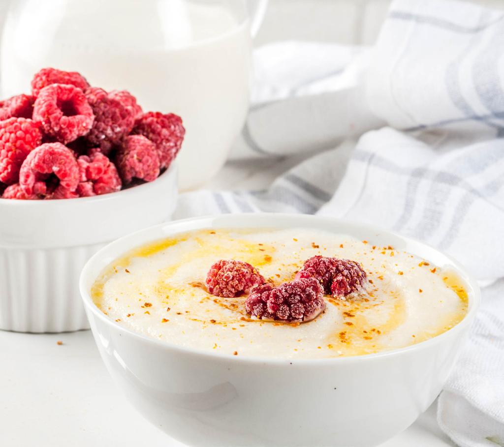 Trzydniowy jadłospis dla pacjentów z dysfagią DZIEŃ 2 ŚNIADANIE (430 kcal) KASZA MANNA Z MALINAMI kasza manna 1/4 szklanki (50 g) maliny 2/3 szklanki (70 g) masło 1 łyżeczka (5 g) mleko 2% 1 i 1/3
