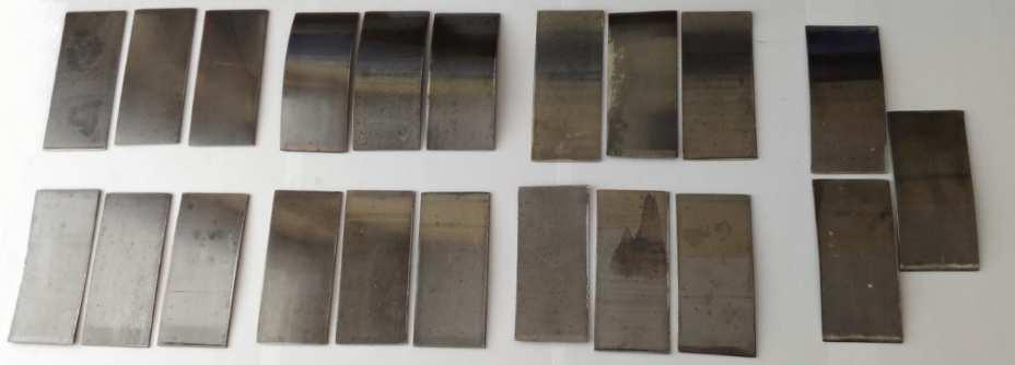 Effect of cold asymmetric rolling on the structure and mechanical properties of S235 steel strip 151 Na rys. 2 przedstawiono zdjęcie przewalcowanych próbek.