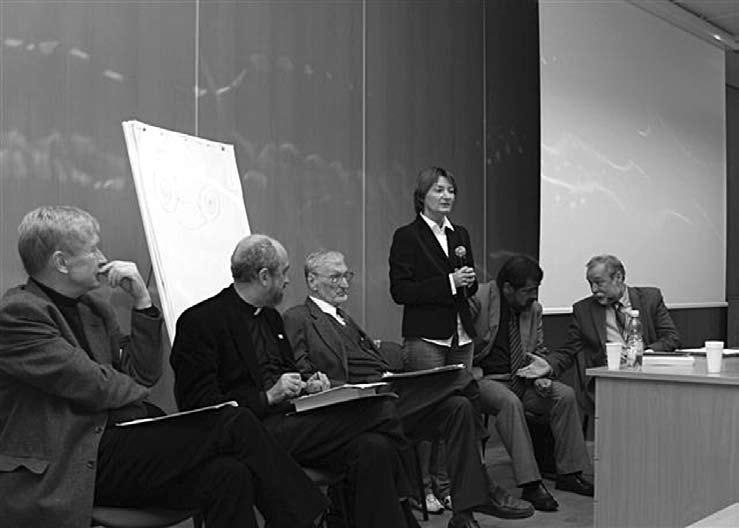Od lewej: Andrzej de Lazari, Henryk Paprocki, Andrzej Walicki, Lilianna Kiejzik, Jan Krasicki i Marian Broda (for. Henryk Kuś) Dr Bartłomiej Brzeziński Bóg nie jest Absolutem.