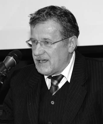 Jacek Jadacki: Proszę Państwa! Nie mogę sobie odmówić zrobienia komentarza do tego, co powiedział Pan Profesor Józef Lipiec. W Krakowie było pięciuset uczestników my mamy ich siedmiuset.
