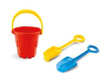 Bucket Castle + spade + rake