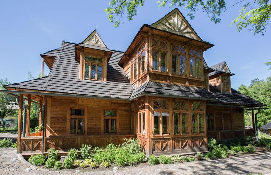 Wysokich przez Giewont po Tatry Słowackie. Widać też pasmo Babiogórskie oraz sporą część Podhala.