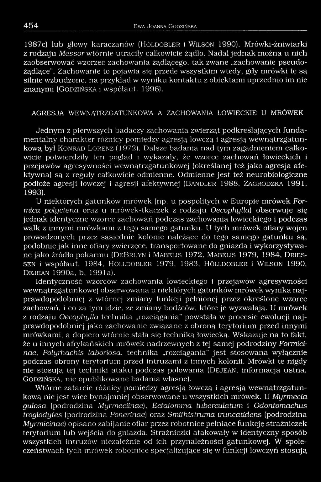 Zachowanie to pojawia się przede wszystkim wtedy, gdy mrówki te są silnie wzbudzone, na przykład w wyniku kontaktu z obiektami uprzednio im nie znanymi (G o d z iń s k a i współaut. 1996).