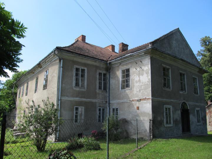 Lista obiektów wpisanych do gminnej ewidencji zabytków: sołectwo Chyszówki: kapliczka murowana z 1816 r., dz.ew. 1180 kapliczka murowana z k. XIX w.