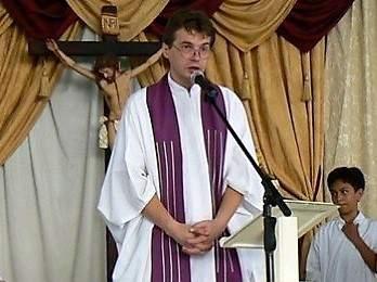 Środkowoafrykańska), ks. Łukasz Niemiec (Kazachstan) oraz gospodarz uroczystości, proboszcz tutejszej parafii - ks. Czesław Haus (były misjonarz w Peru).