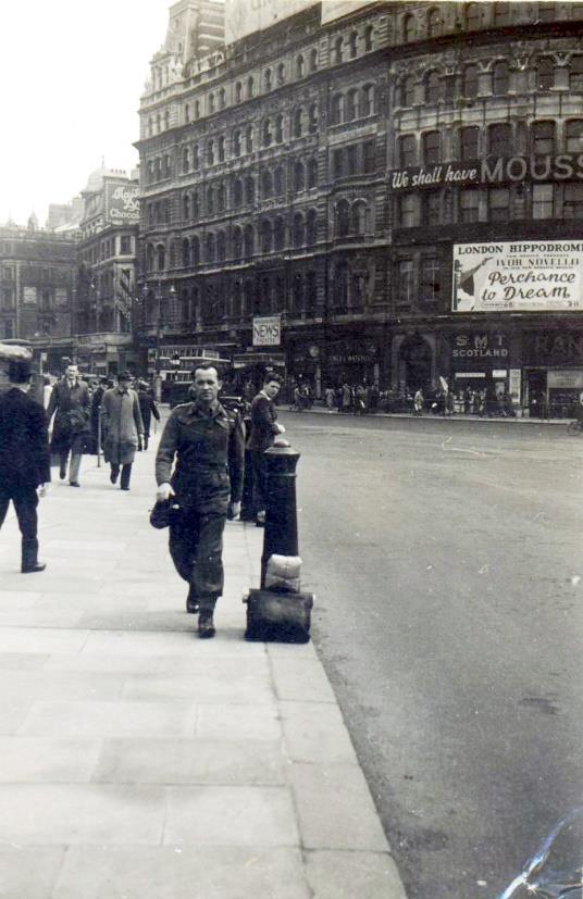 11 Zdjęcie 18 Rok 1944. Londyn. Feliks Cybulski.