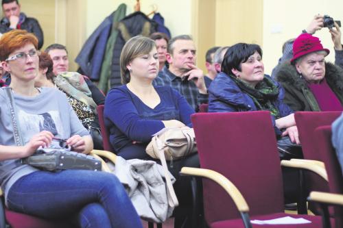 Nasze sprawy Jak hartowała się strefa Odnowić Urzędnicy przygotowali debatę i ankietę.