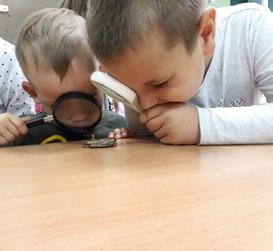 dekorowaniem koron, aktywnym słuchaniem oraz