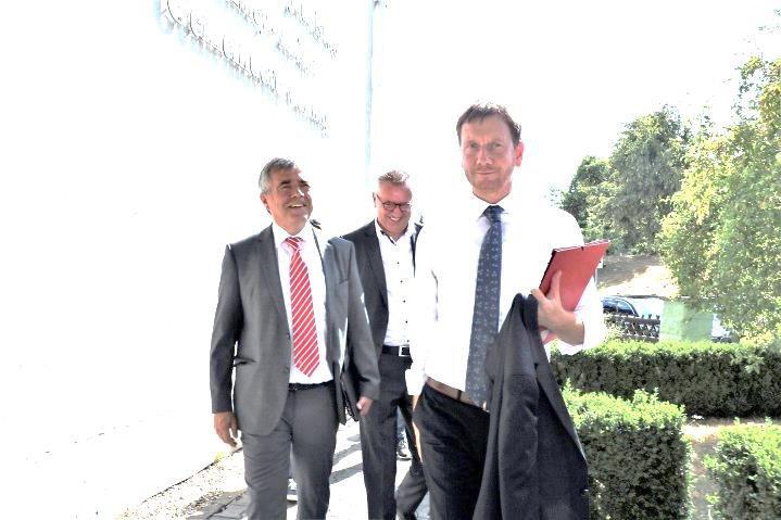 Zetka je wjelčeje proble atiki dla w Róžeńće Po ty zo ě sakski i isterski prezide t Mi hael Krets h er a swojej turje w ju iju přilu ił, zo a so pro le atiki wjelkow dla politiske rozrisa je ańć,