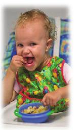 ishqmμd Kæurwk dw irsæqw (A healthy feeding relationship) b~cy lokw ƒ dyk ky is~kdy hn[ jdon pirvwr iek~ty KWdy hn, b~cy ƒ pqw l~gdw hy ik Kwxw Kwx dw smyn iek~ty hox, Kwxw Kwx Aqy g~lw swjiaw krn dw
