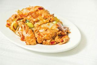 papryka, por, cebula) in spicy soya sauce W ostrym sosie z białą kapustą