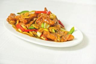鳕鱼类 DANIA Z DORSZA / COD DISHES Dorsz w sosie curry 28,80 (pieczarki, papryka, por,