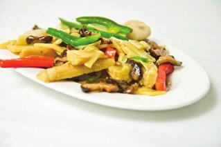 chop suey (carrot, pepper, leek, onion, Chinese mushrooms, champignons, bamboo shoots, soya shoots, white
