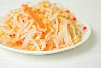 300 g 150 g Dishes of salad (cabbage coloured with saffron, cucumber,