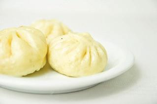 onion) 鸡肉卷 Pierożki z nadzieniem serowym (biały twaróg, por) 6,30 3 szt.
