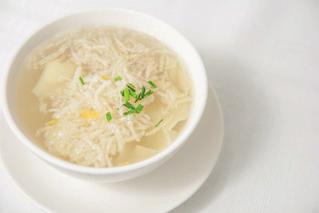 ml Won Ton soup (chicken broth with dumplings pork mince) 馄钝汤 Kociołek dla 2
