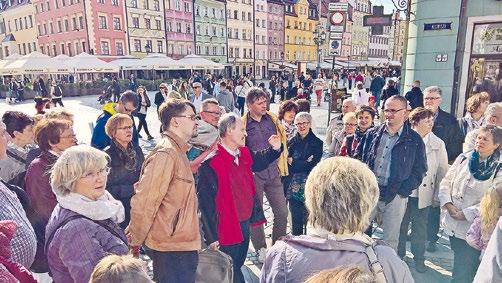 Karin von Loebenstein und Carola von Hoyos, Organisatorinnen des Fa mi lientreffens, betonten, dass es bei den Familien zusammenführungen neben dem Kennen lernen auch um die Wertschätzung für die