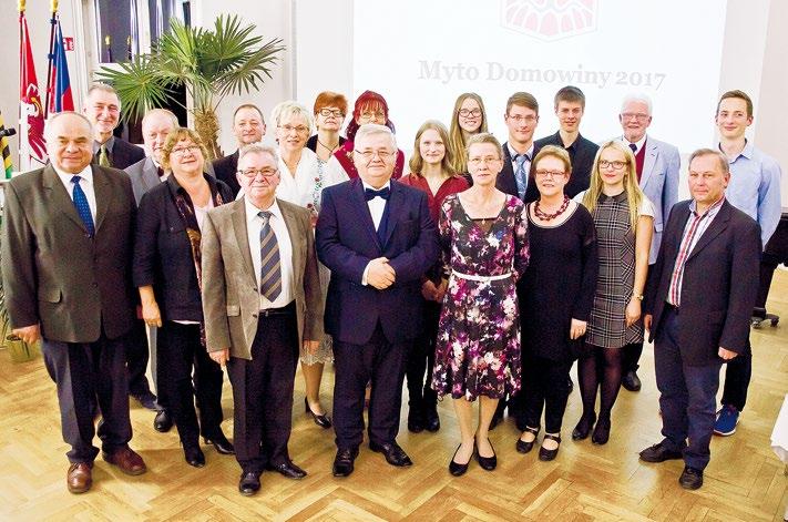 Z Mytom Domowiny wuznamjenichu so: Margot Hašcyna z Drjenowa: Wósebnje pó pśewrośenju zasajźujo se za serbske šulstwo w Dolnej Łužycy.