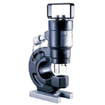 Katalog A Zaprasowanie i przecinanie G31 Głowica hydrauliczna do wykrawania otworów w szynach prądowych 700 bar 13 kg 20,5 mm Głowica typu C Waga 13,0 kg Zakres pracy : wycinanie otworów - stemple w