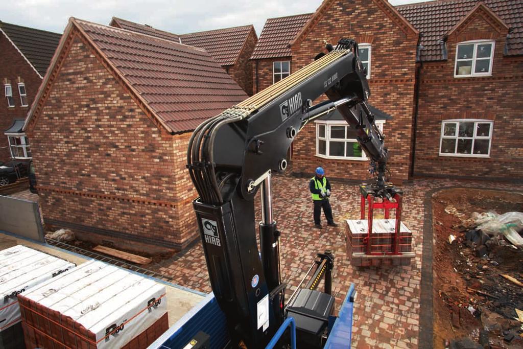 Hiab XS 122 B-2 do obsługi ładunku klientów Kiedy potrzebny jest żuraw do dostaw materiałów budowlanych w rozmaitych opakowaniach i rozmiarach, najlepiej sprawdzi się Hiab XS 122.
