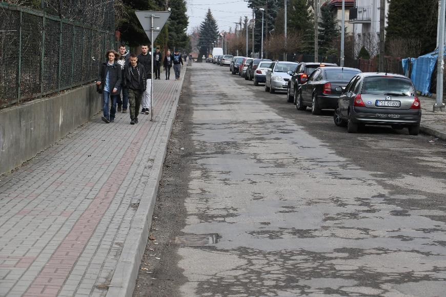 zł) Starostwo nie uwzględniło tego w budżecie Przebudowa chodnika ul.