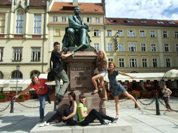 Przez cały sierpniowy tydzień grupa młodzieży z naszej szkoły (Wiktorija Sazonika, Anna Szukstule, Anastasija Belnikowa, Elżbieta Krumplewska, Saules bērnu pilsēta Ikgadējā vasaras dienas nometnē