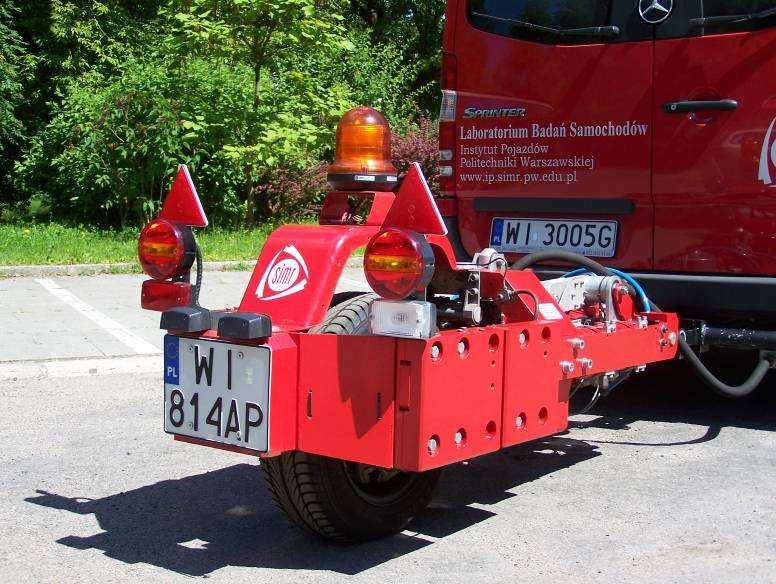2762 Janusz POKORSKI, Andrzej REŃSKI, Hubert SAR Rys. 3. Przyczepka dynamometryczna zestawu pomiarowego SRT-4 Z układem dźwigniowym związane są dwa tory pomiarowe (czujniki pomiarowe).