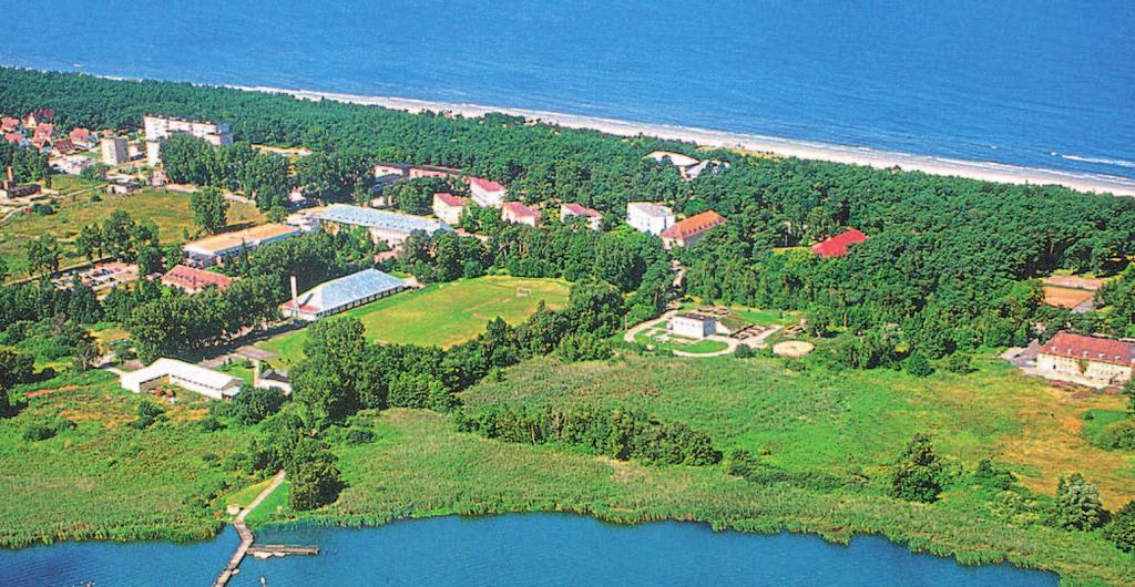 Dom Wczasowy JACEK (podwyższony standard turystyczny) Pokoje 4-osobowe z umywalkami, łazienki (WC i prysznice) na korytarzu. Obiekt zadbany - plastikowe okna, przestronne korytarze.