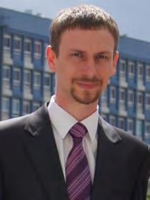 w potac weomau złożoego z częśc tzw. weomau reguatorowego Pk() oraz częśc tzw.