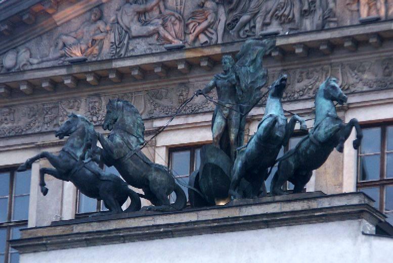 bita w latach 337-340. Jak wiadomo, Romulus, który według mitycznego przekazu założył Rzym, zrobił to, urządzając wyścigi. Konstantyn Wielki był założycielem Konstantynopola, Nowego Rzymu.
