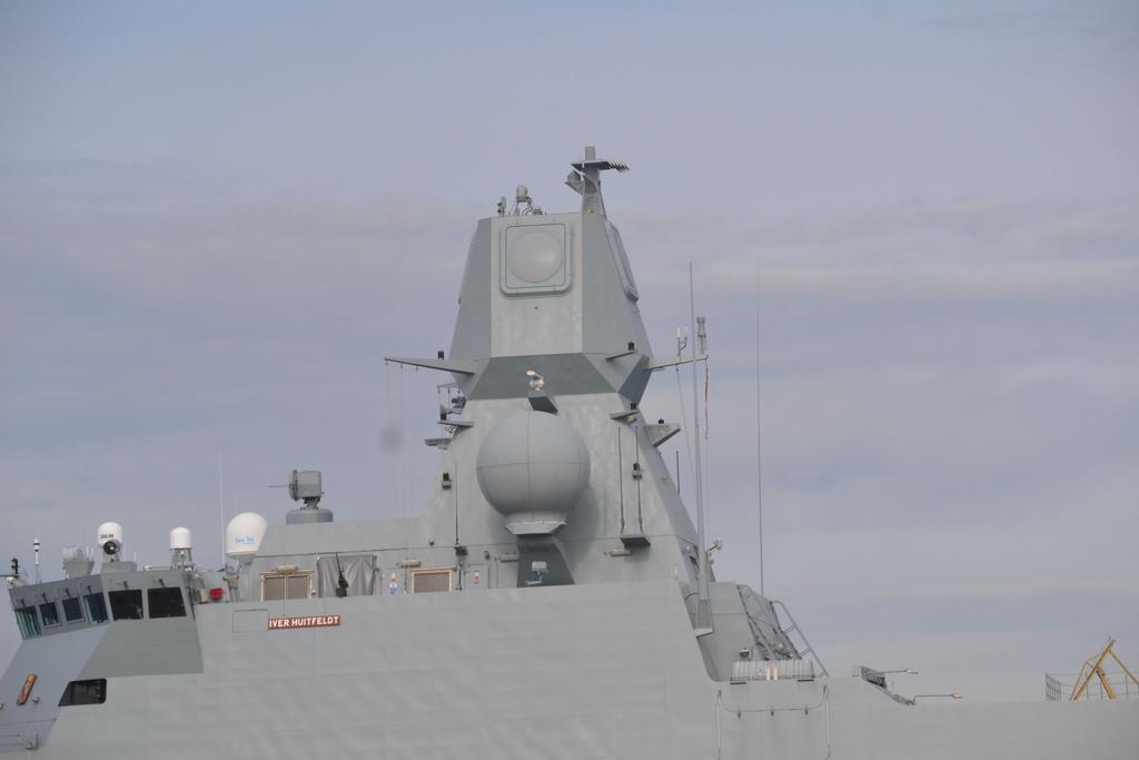 Zastosowanie radaru APAR zwiększa nie tylko możliwości okrętów, ale również ich ceną. Fot. M.