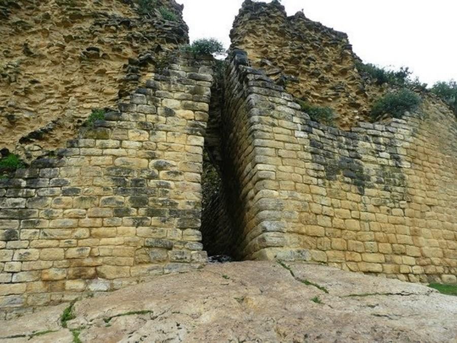 Zamyślenie nad Ewangelią Dzisiejszy fragment Ewangelii nadal ukazuje Jezusa w drodze do Jerozolimy, gdzie oddał za nas swoje życie.