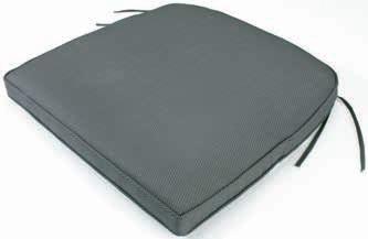 drewno twarde FSC. S100 x D220 x W74 cm. Krzesła: Stal i technorattan.