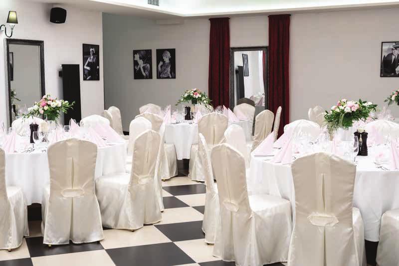 Propozycja III 260 zł / osoba Powitanie Pary Młodej chlebem i solą Toast winem musującym PRZYSTAWKA Łosoś z restauracyjnej wędzarni z lekkim sosem cytrynowo kawiorowym podany na blinie lub Galantyna
