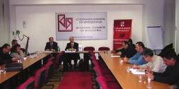 POTPI[AN ETI^KI KODEKS NA POSREDNICI- TE SO PROMET NA NEDVI@NOSTI So kodeks do pogolem ugled vo posredni~kiot biznis Okolu triesetina ~lenki na Grupacijata na agencii za nedvi`nosti pri Stopanskata