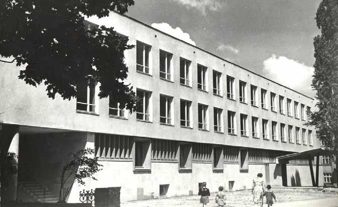 Gmach Przychodni Zdrowia w Kielcach, ul. Wesoła 52, lata 60. (źródło: końskie.fotopolska.eu) Photo 3.