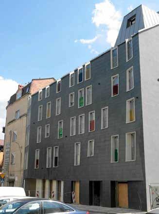 effect on the façade. The ground floor front is clad with bright sandstone and wood. The project was created by the architectural studio, Kamiński Bojarowicz Architekci. 3.