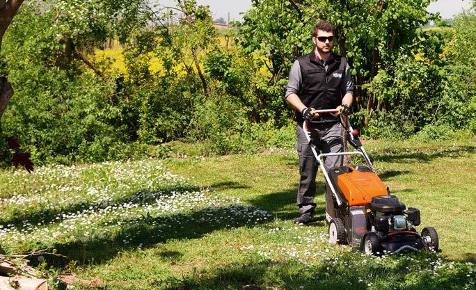 Szerokość cięcia 33 cm 38 cm 41 cm 46 cm Koła - - łożyskowane łożyskowane Regulacja wysokości cięcia niezależna niezależna