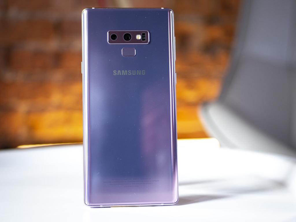 Ekran Note 9 ma największy ekran spośród wszystkich smartfonów wyprodukowanych przez Samsunga. Ma on przekątną 6,4 cala, a więc o jedną dziesiątą cala więcej niż zeszłoroczny model.
