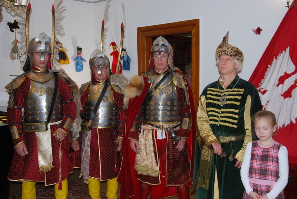Piechota, Rozkwitały pąki białych róż, Polskie kwiaty, Serce w plecaku, Rozszumiały się wierzby płaczące oraz Czerwone maki na Monte Cassino.
