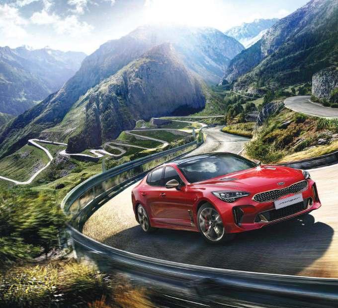 TAM GDZIE OCZY PONIOSĄ Na drodze Kia Stinger udowadnia, że jest prawdziwym samochodem wyczynowym.