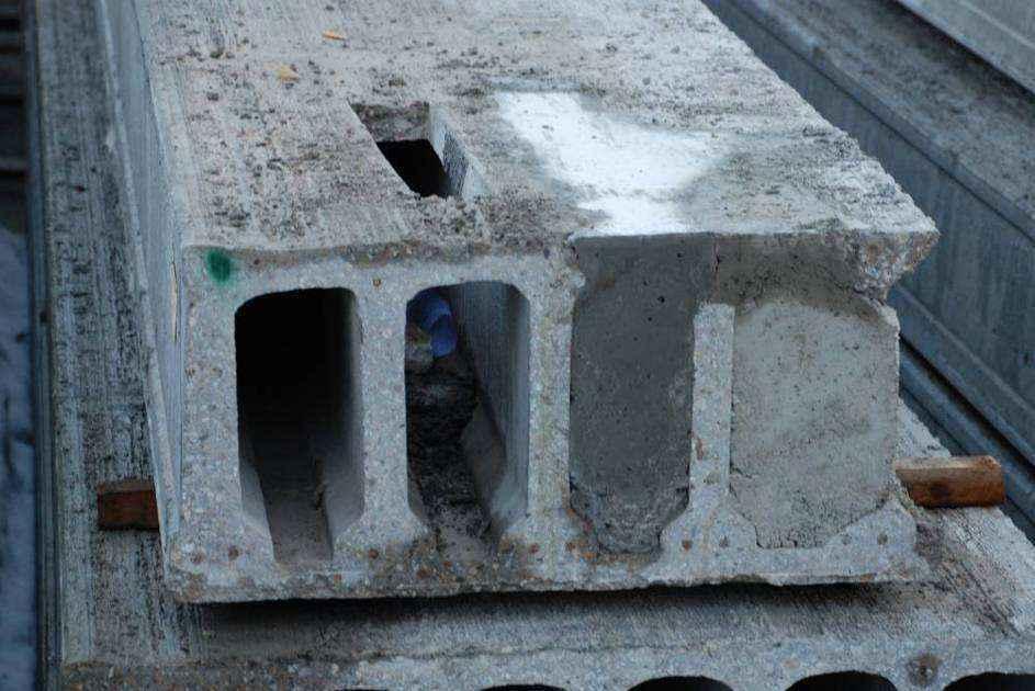 10. Naprawa W przypadku niewielkich uszkodzeń istnieje możliwość wzmocnienia strefy przypodporowej płyty poprzez zabetonowanie