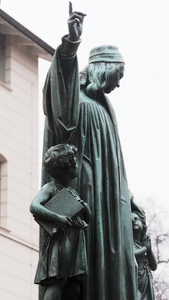 serbskim słowom hurosła. To płaśi tež za wjeliki źěl dolnoserbskich procowarjow-pisarjow, kaž na pśikład za Kita Šwjelu (1836 1922) abo Fryca Rochu (1863 1942).