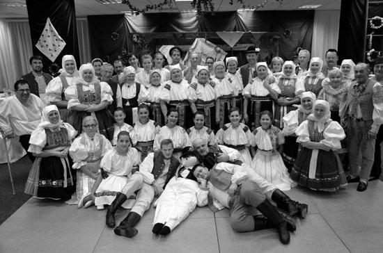 folklórnom večere spojenom s koštovkou slivovice a iných destilátov. Atmosféra večera bola od začiatku výborná.